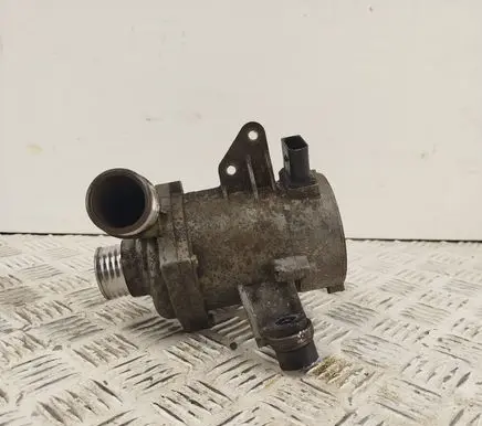 BMW 3 E92 E93 Water pump 7586928