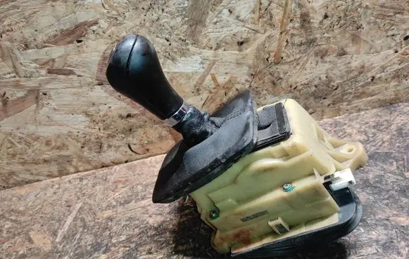 Mercedes-Benz C AMG W204 Gear selector 2042673724