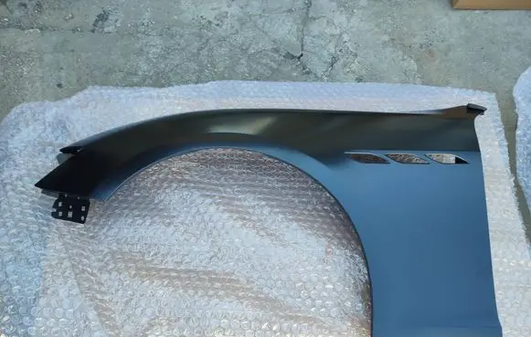 Maserati Ghibli Fender 673002041