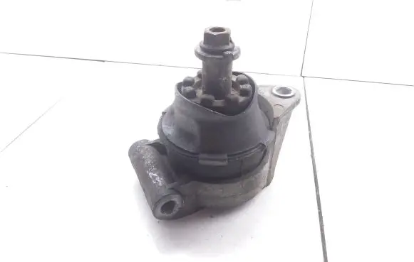 Opel Zafira B Engine mount bracket 24427641