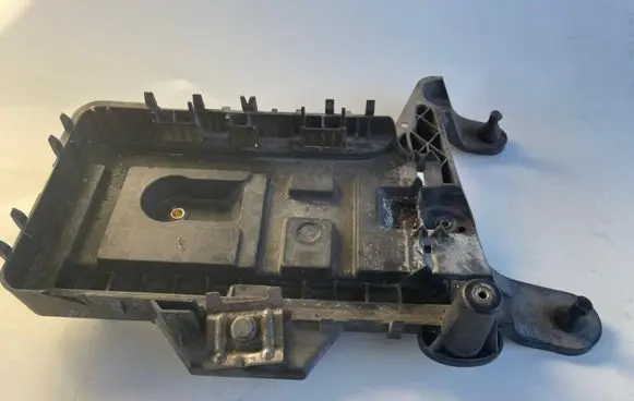 Volkswagen Scirocco Battery tray 1K0915333