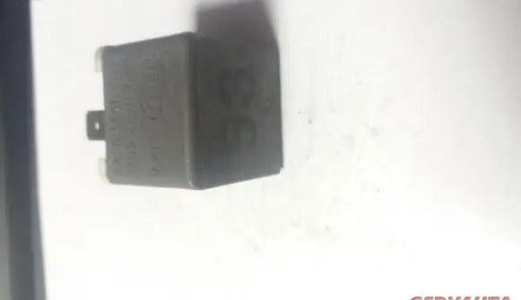 Volkswagen PASSAT B4 Other relay 141951253B