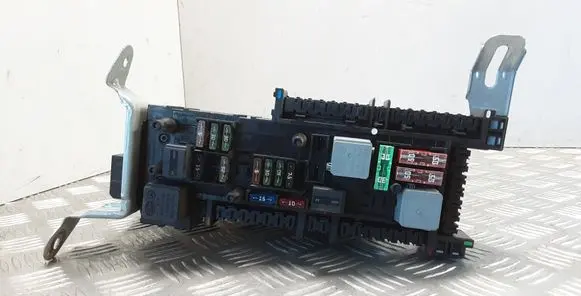 Mercedes-Benz E W212 Fuse module 2129009822 2129017206 5DK011023
