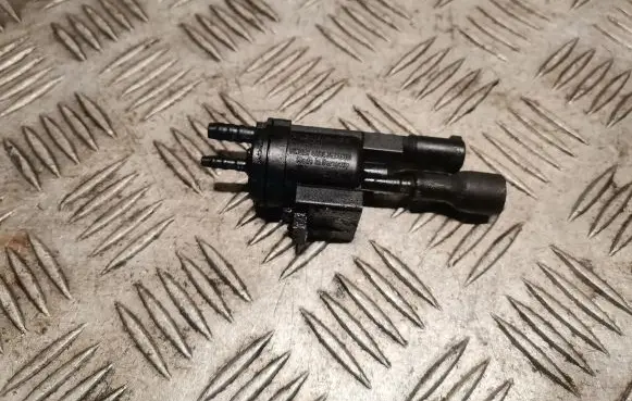 Mercedes-Benz C W204 Turbo solenoid valve 0025401497