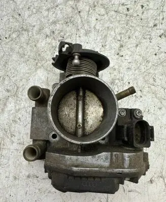Audi A4 S4 B5 8D Throttle valve 058133063