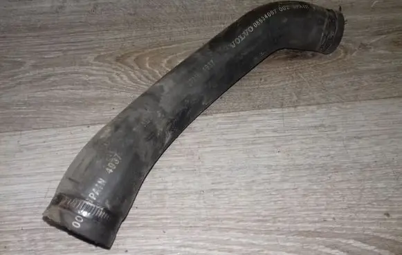 Volvo XC90 Engine coolant pipe/hose 08634067