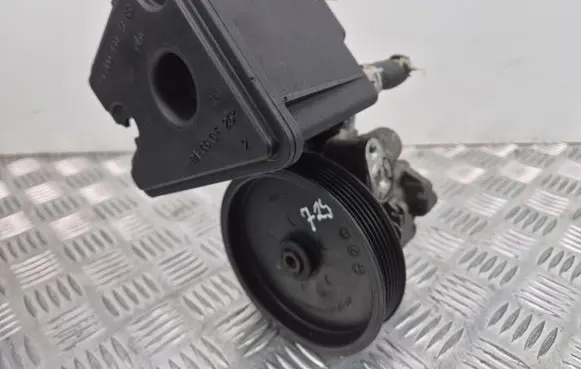 Mercedes-Benz GLK (X204) Power steering pump A0064662301