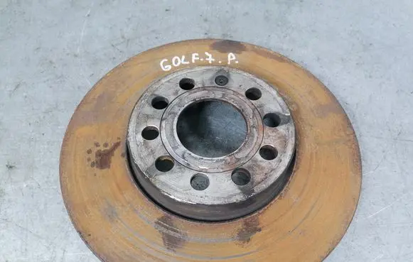 Volkswagen Golf VII Front brake disc