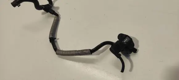 Volkswagen PASSAT B6 Vacuum line/pipe/hose 300612041M