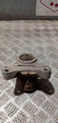 Toyota RAV 4 (XA30) Rear differential/diff mount bracket 5238042130 T616