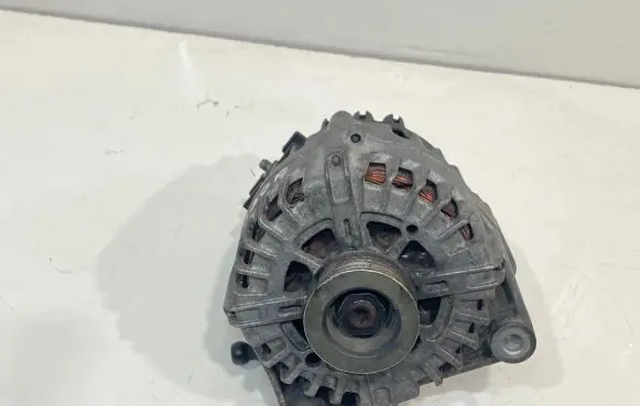 BMW 3 E90 E91 Generator/alternator 7805432 2605773B FG18D024