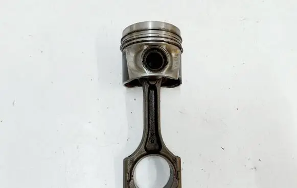 Volvo XC90 Piston with connecting rod