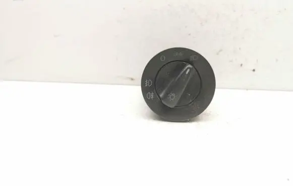 Volkswagen Golf IV Light switch 1C0941531A