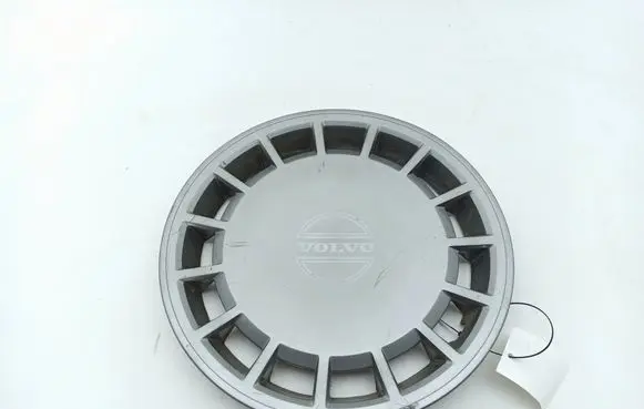 Volvo 760 R15 wheel hub/cap/trim 1392530 11252