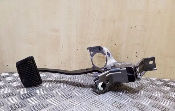 Hyundai i40 Brake pedal 328003X920