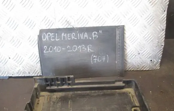 Opel Meriva B Battery tray 13312803