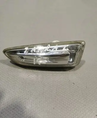 Opel Zafira C Front fender indicator light