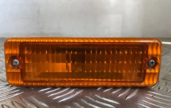 Ford Maverick Front indicator light 6R01472 010033