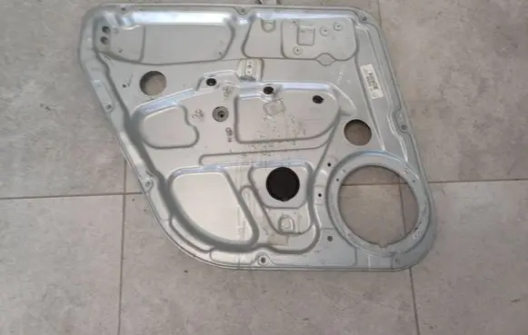 KIA Carens II Rear door window regulator with motor 834701D050