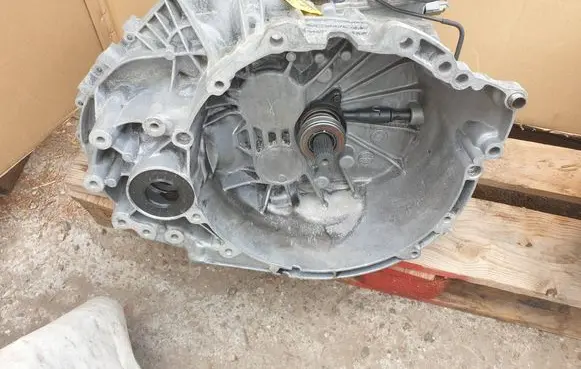 Volvo V40 Manual 6 speed gearbox GU1R7002HEB