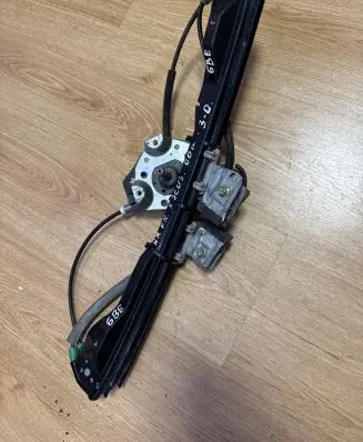Ford Focus Front door manual window regulator 