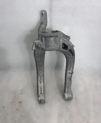 Volvo S90, V90 Lower shock absorber bracket 31681721
