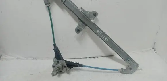 Rear door manual window regulator