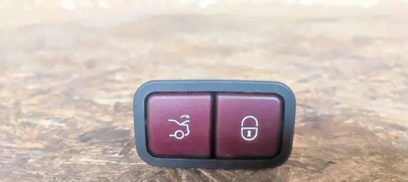 Mercedes-Benz C W205 Tailgate/boot open switch button 2208211479 32132101