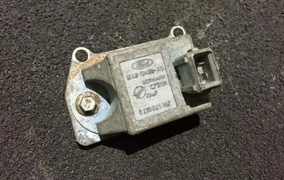 Ford Mondeo MK II Ignition amplifier control unit 93ab12a019ab