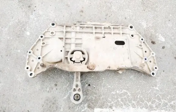 Volkswagen Touran I Front subframe