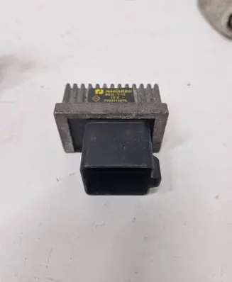 Opel Vivaro Glow plug pre-heat relay BED7712 7700115078