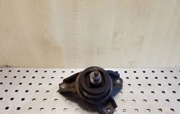 KIA Sportage Engine mount bracket
