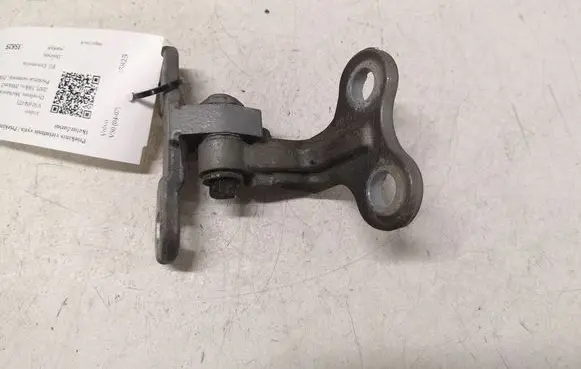Volvo V50 Front door upper hinge
