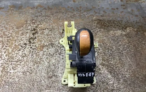 Hyundai Grandeur Gear shifter/selector 467003LXXX