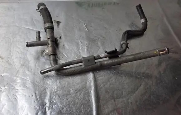 Engine coolant pipe/hose