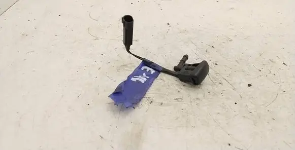 Windshield washer spray nozzle
