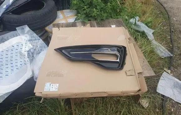 Ford Galaxy Front fog light trim/grill 2504899