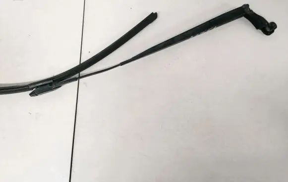 Front wiper blade arm