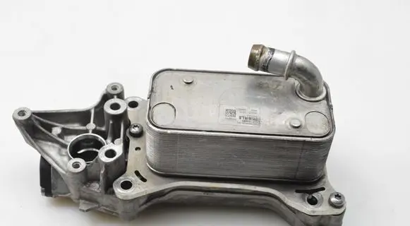 Mercedes-Benz E W212 Oil filter mounting bracket A6511801310