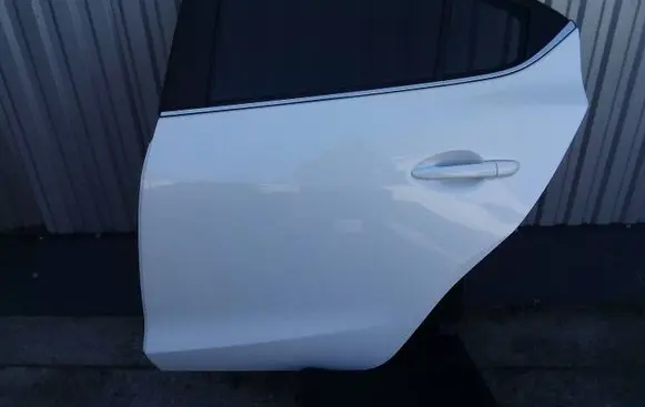 Mazda 3 III Rear door