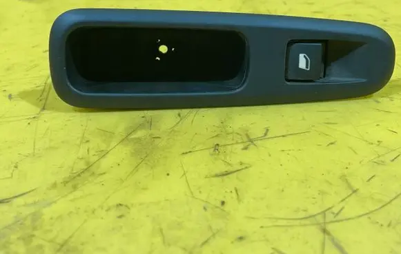 Peugeot 3008 I Tailgate/trunk/boot open switch 
