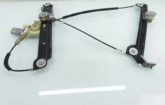 BMW 1 E81 E87 Front door window regulator with motor 6978845