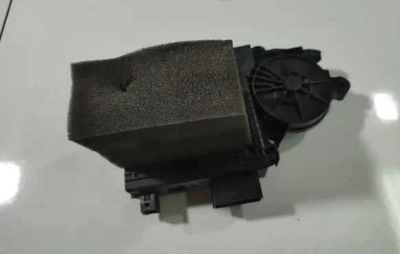 Citroen C4 I Picasso Front door window regulator motor 