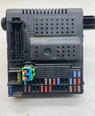 Volvo V70 Fuse module 30786475 28062212 06W421