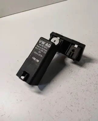Skoda Octavia Mk2 (1Z) Glow plug pre-heat relay 038907281D 51299023 19806