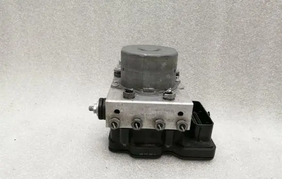 Mercedes-Benz A W176 ABS Pump A1764310500