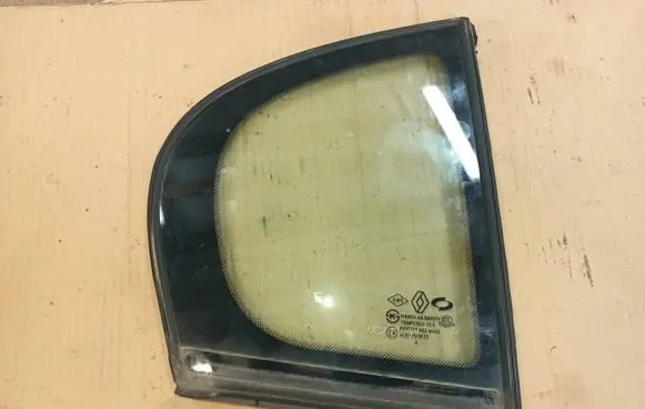 Renault Latitude (L70) Rear vent window glass 