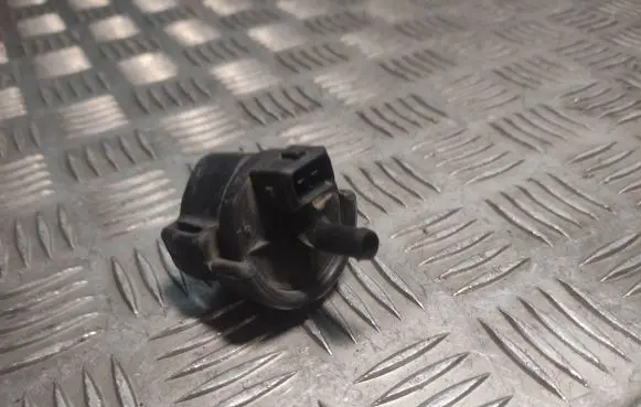 Skoda Octavia Mk2 (1Z) Valve vacuum 058133459