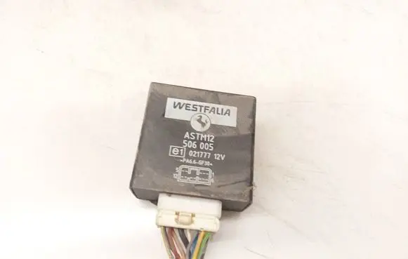 Toyota Avensis T250 Tow bar relay E1021777