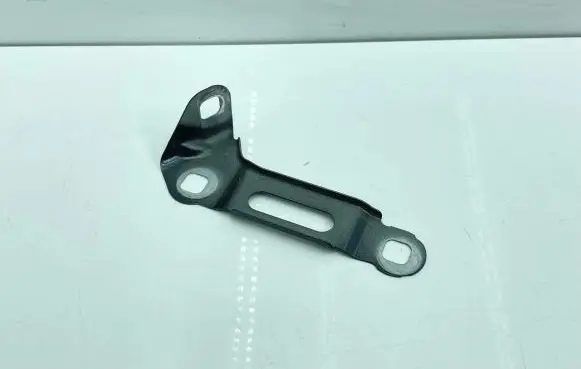 BMW 2 F45 Fender mounting bracket